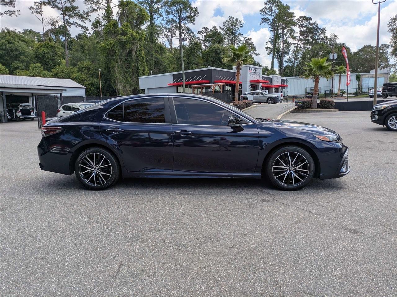 Toyota Camry SE 2022