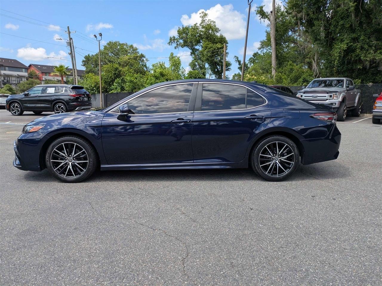 Toyota Camry SE 2022