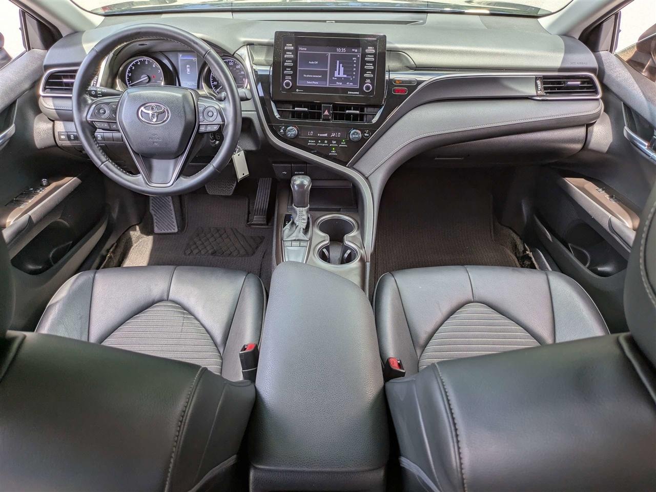 Toyota Camry SE 2022