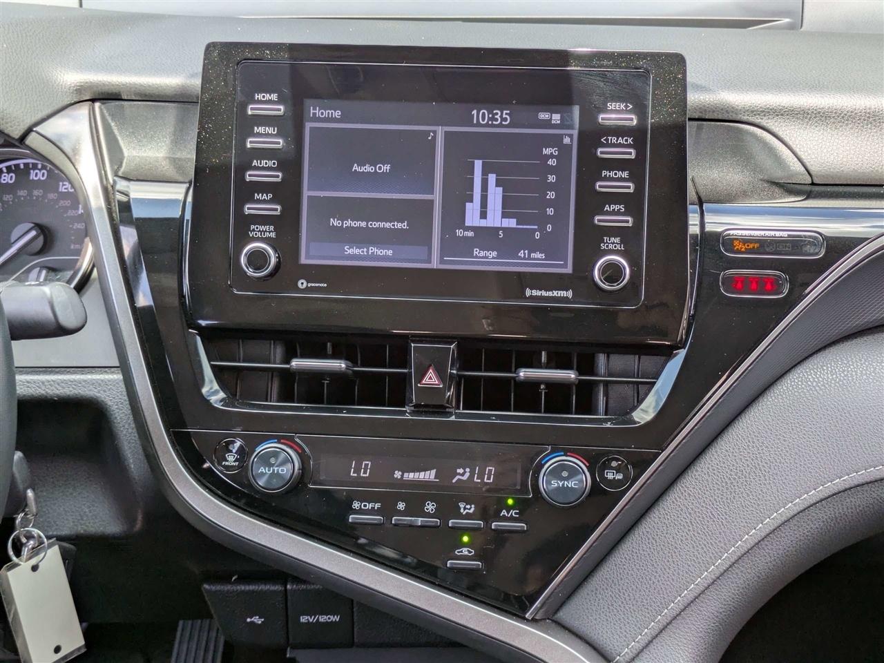 Toyota Camry SE 2022