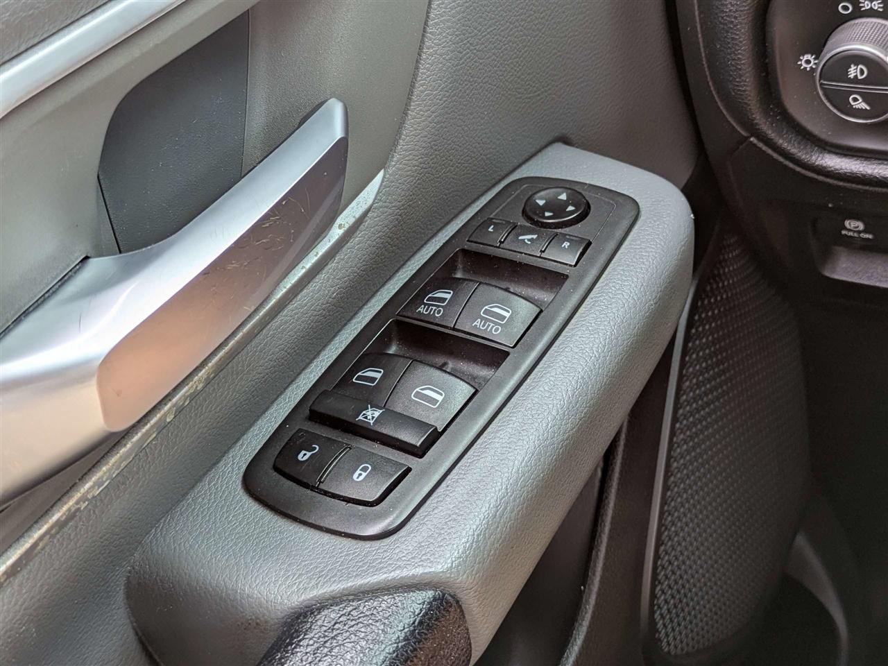 RAM 1500 Big Horn Quad Cab 2WD 2021