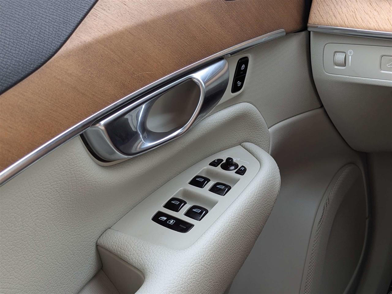 Volvo XC90 T6 Momentum AWD 2022