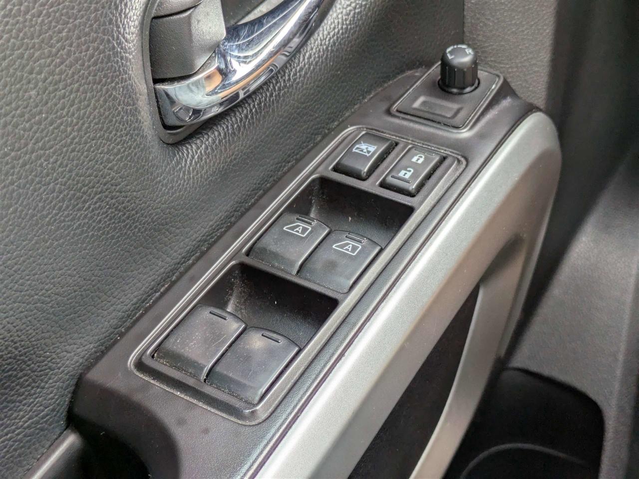 Nissan Titan SV Crew Cab 2WD 2021