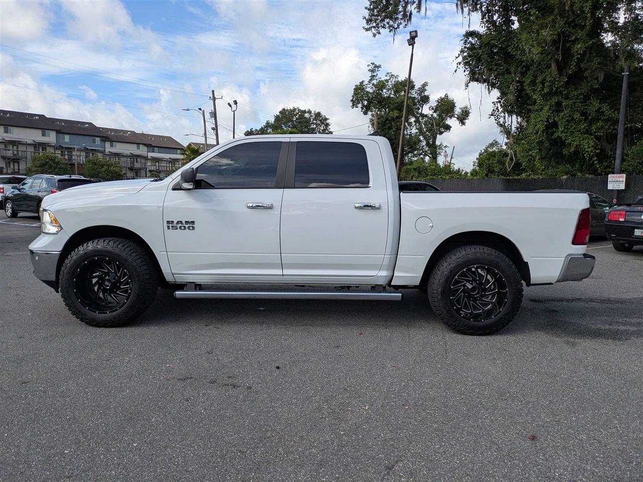 RAM 1500 SLT Crew Cab SWB 2WD 2017