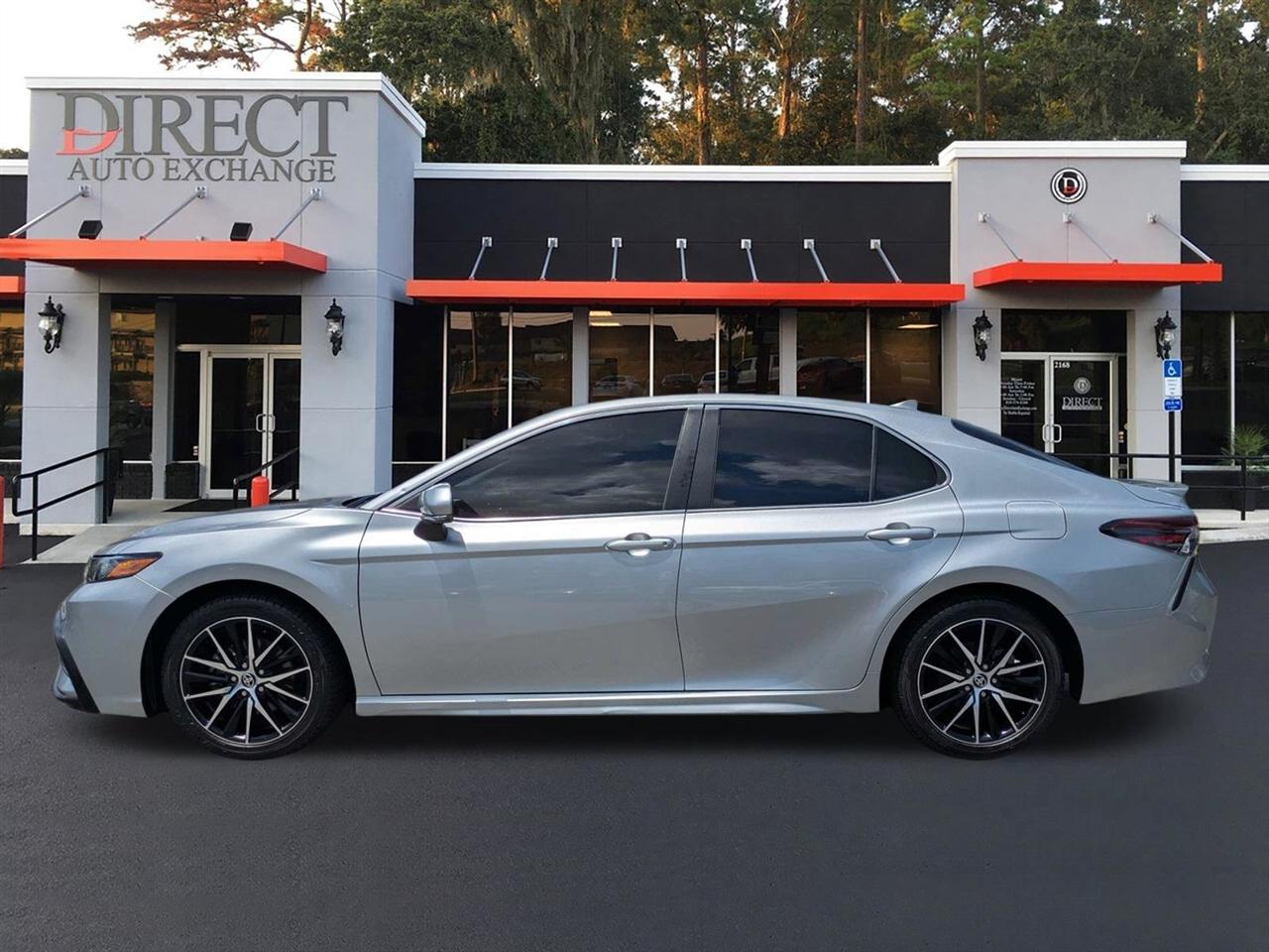 Toyota Camry SE 2022