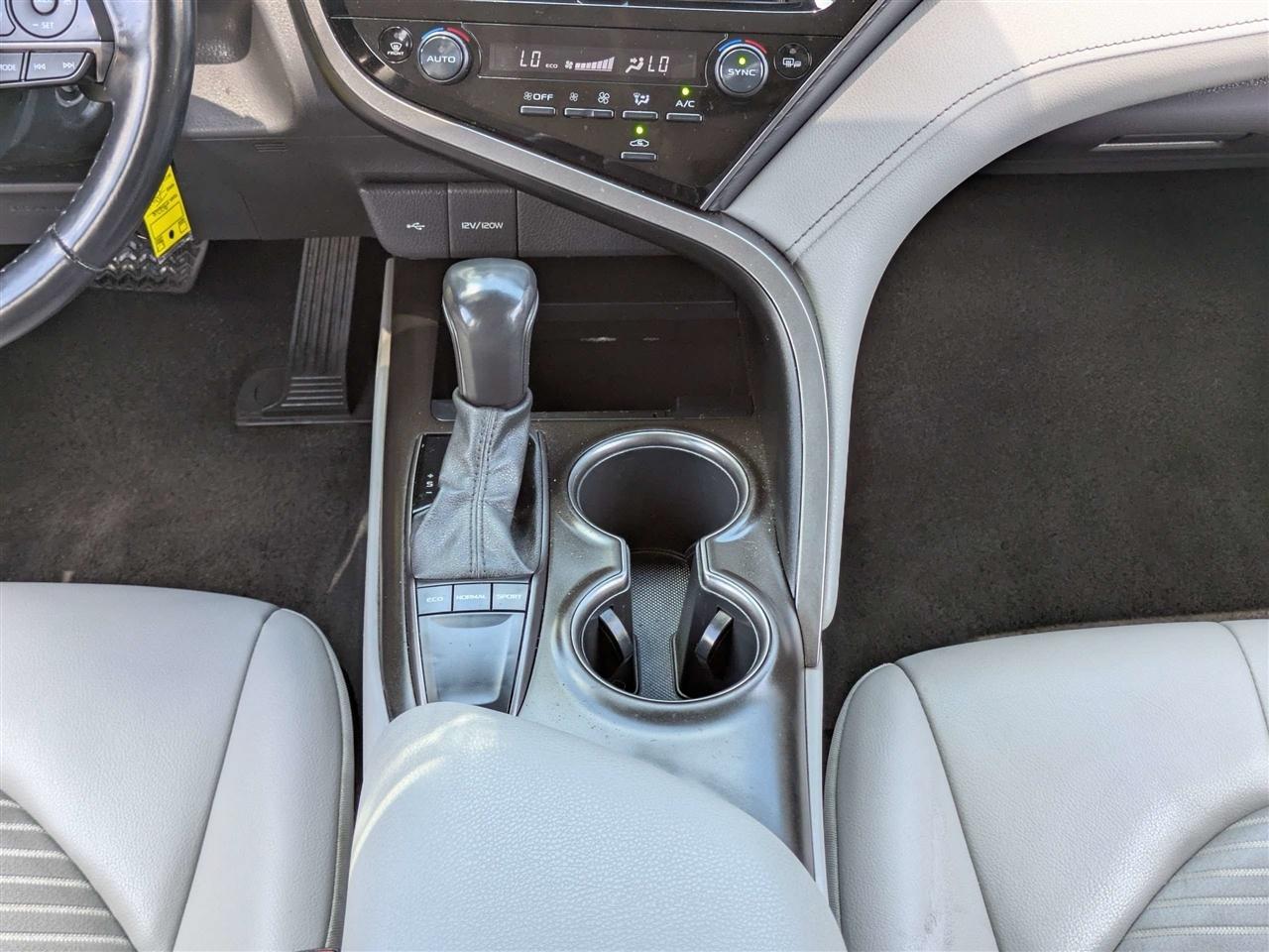 Toyota Camry SE 2022