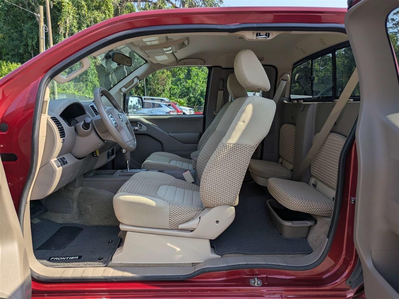 Nissan Frontier SV King Cab I4 5MT 2WD 2017