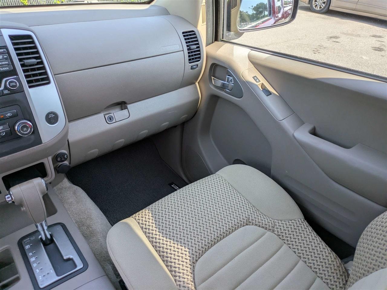 Nissan Frontier SV King Cab I4 5MT 2WD 2017