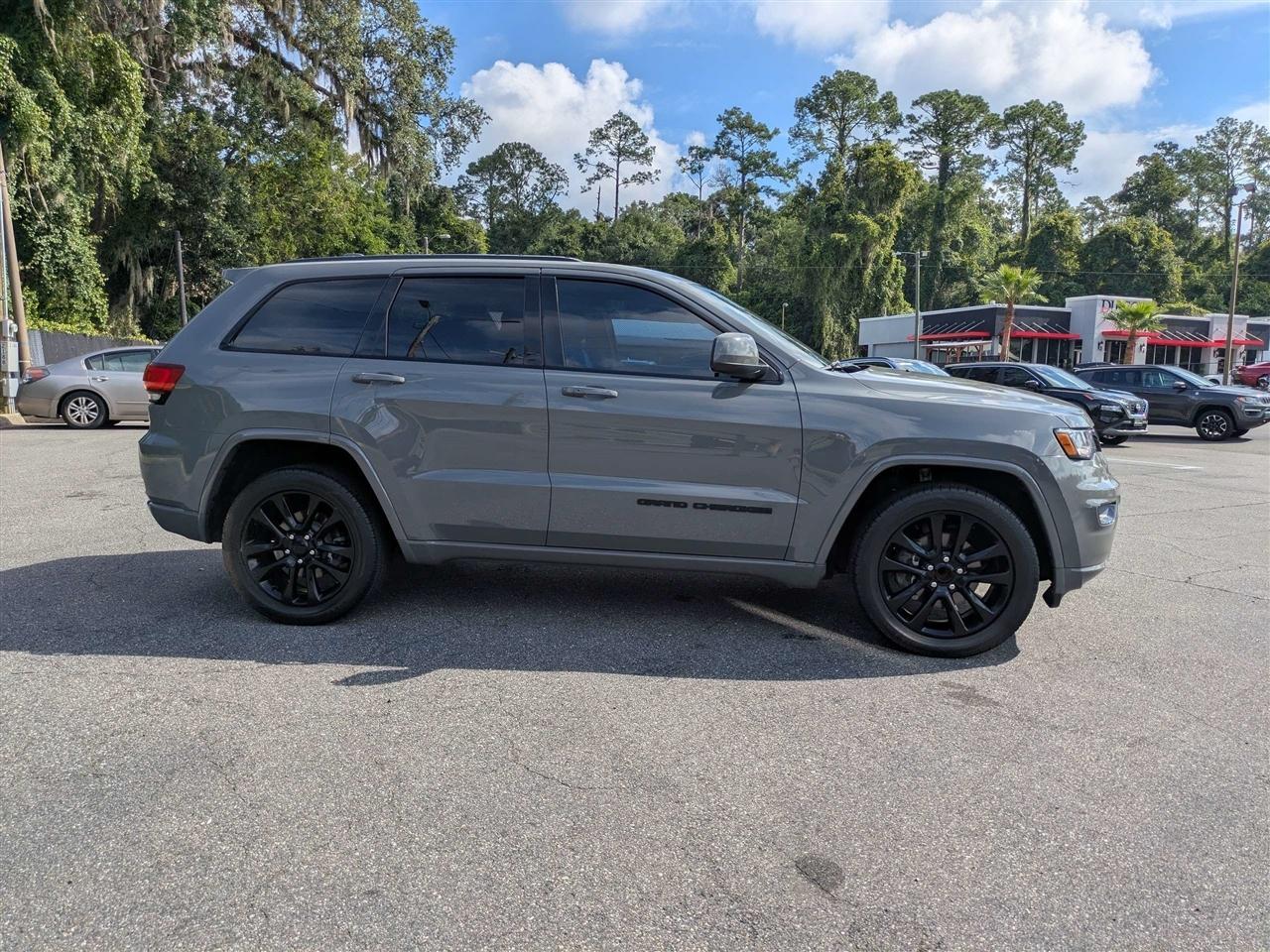Jeep Grand Cherokee Laredo 2WD 2020