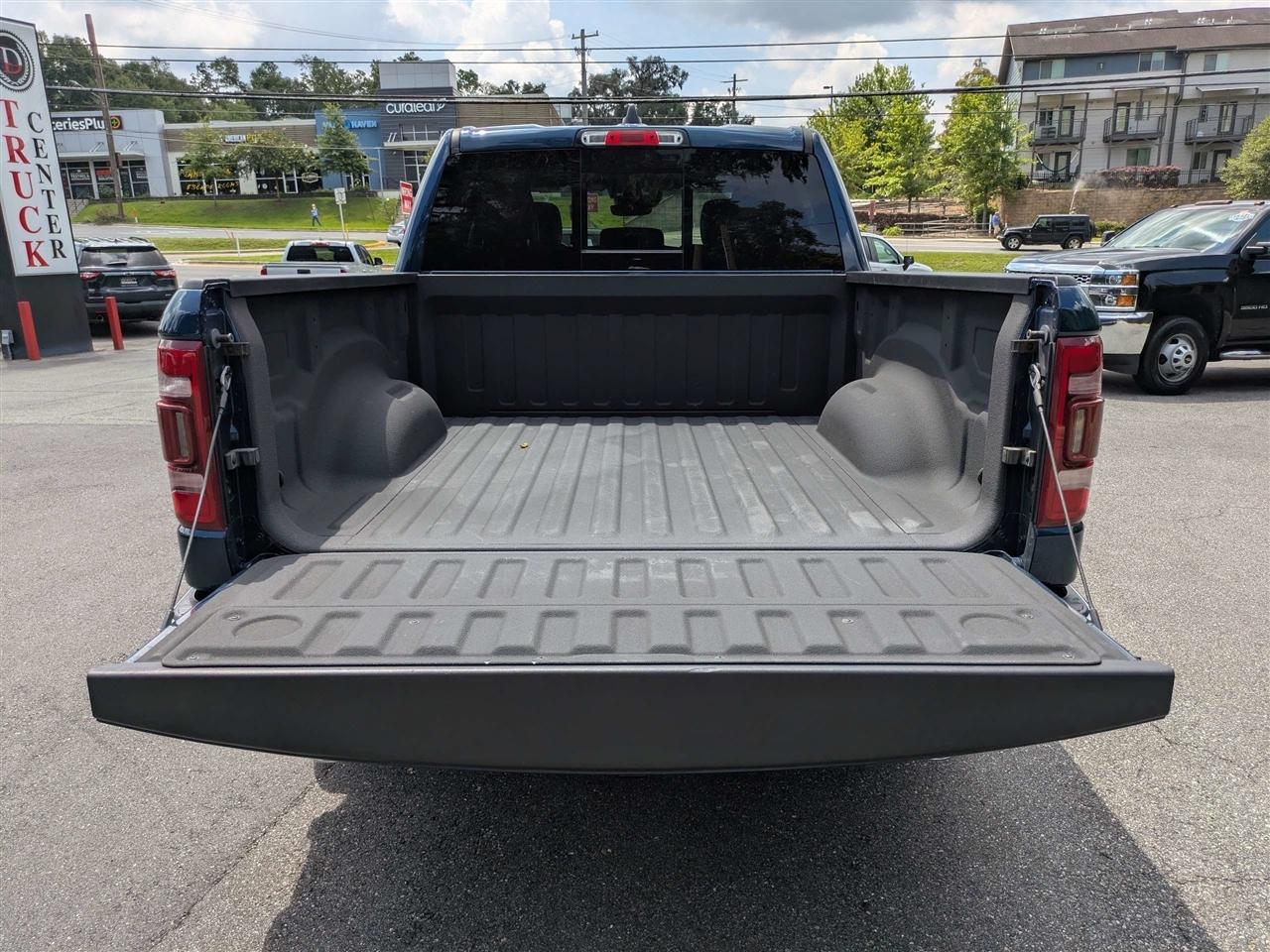 RAM 1500 Laramie Crew Cab SWB 2WD 2022