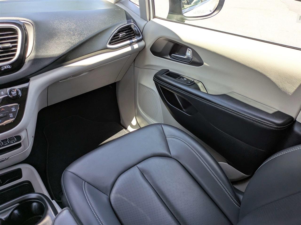 Chrysler Pacifica Touring L 2023