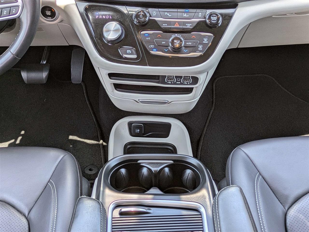 Chrysler Pacifica Touring L 2023