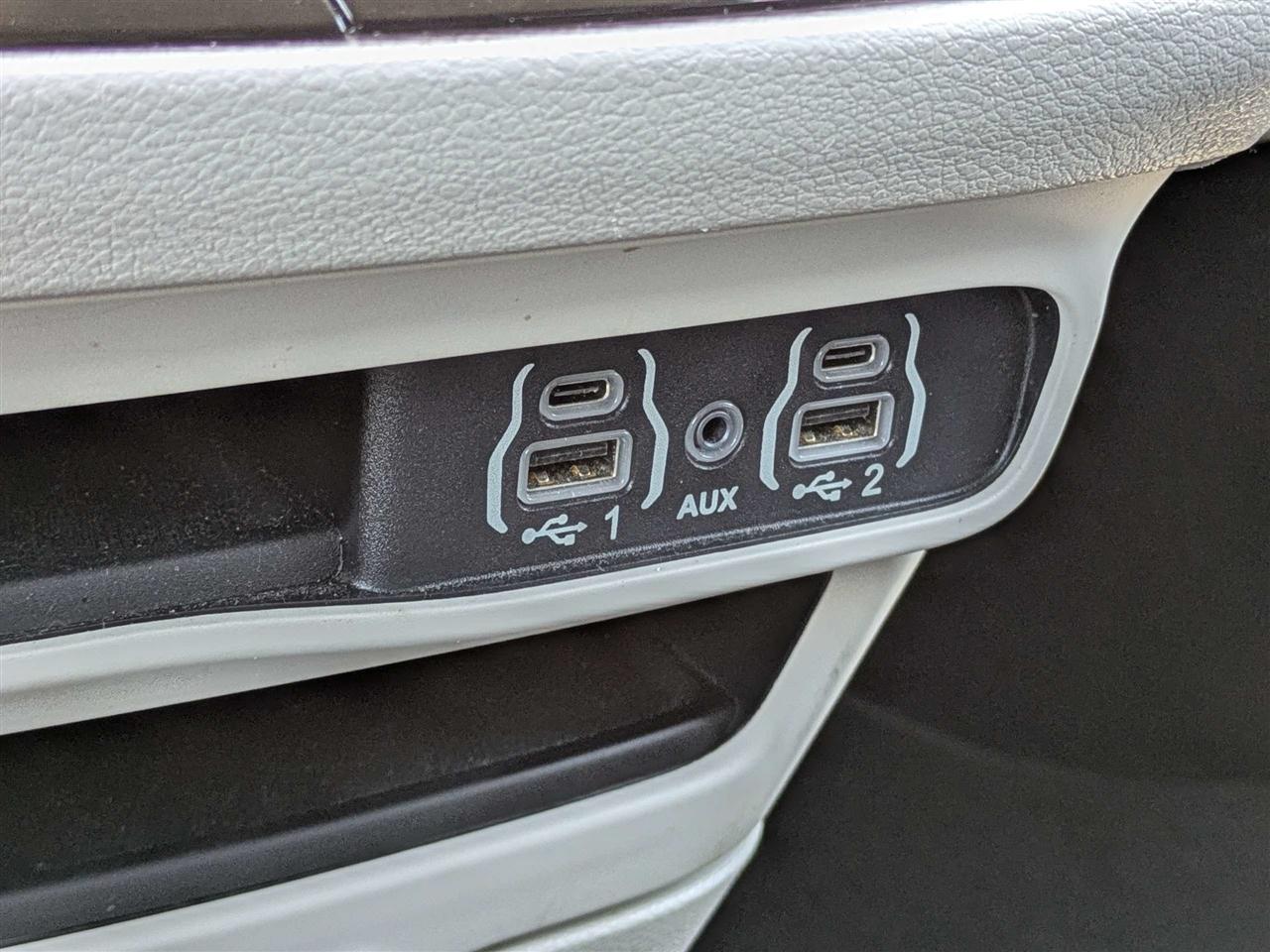 Chrysler Pacifica Touring L 2023