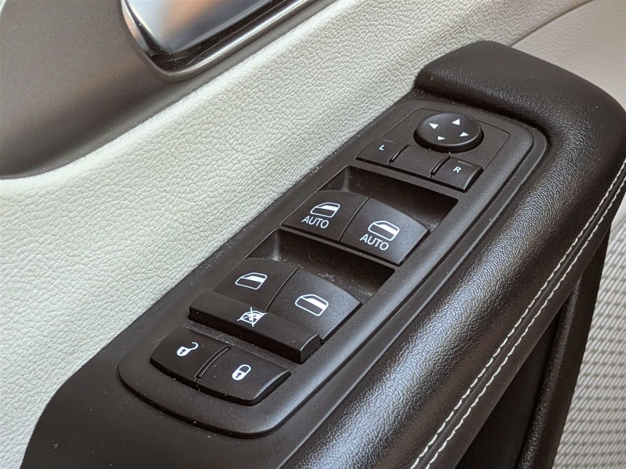 Chrysler Pacifica Touring L 2023