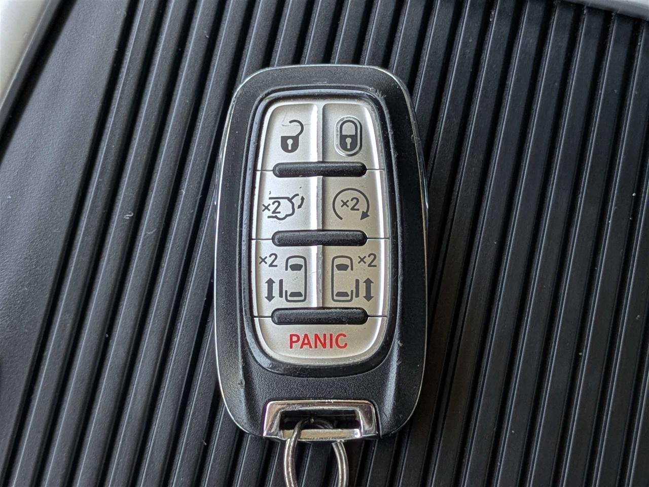 Chrysler Pacifica Touring L 2023