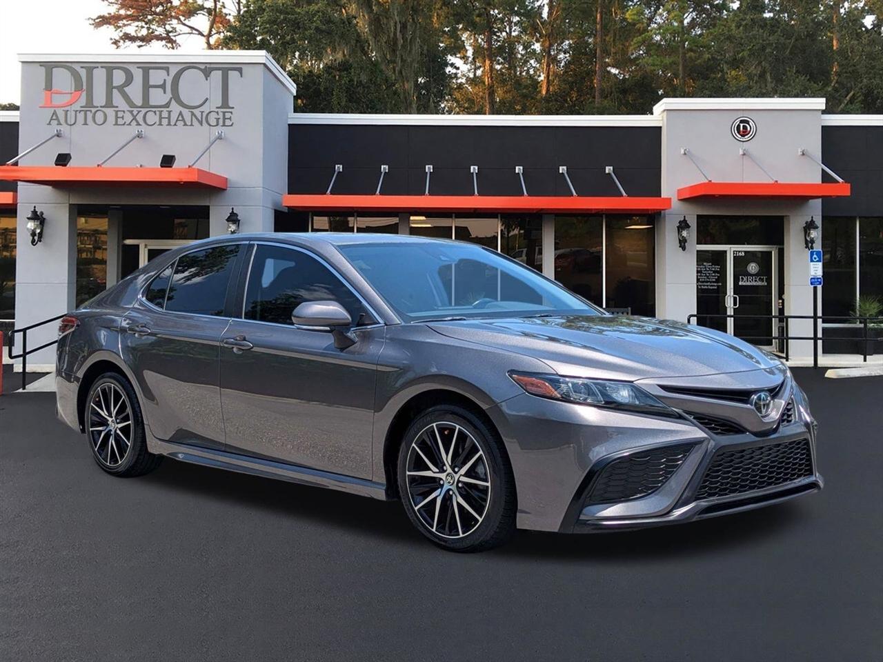 Toyota Camry SE 2022