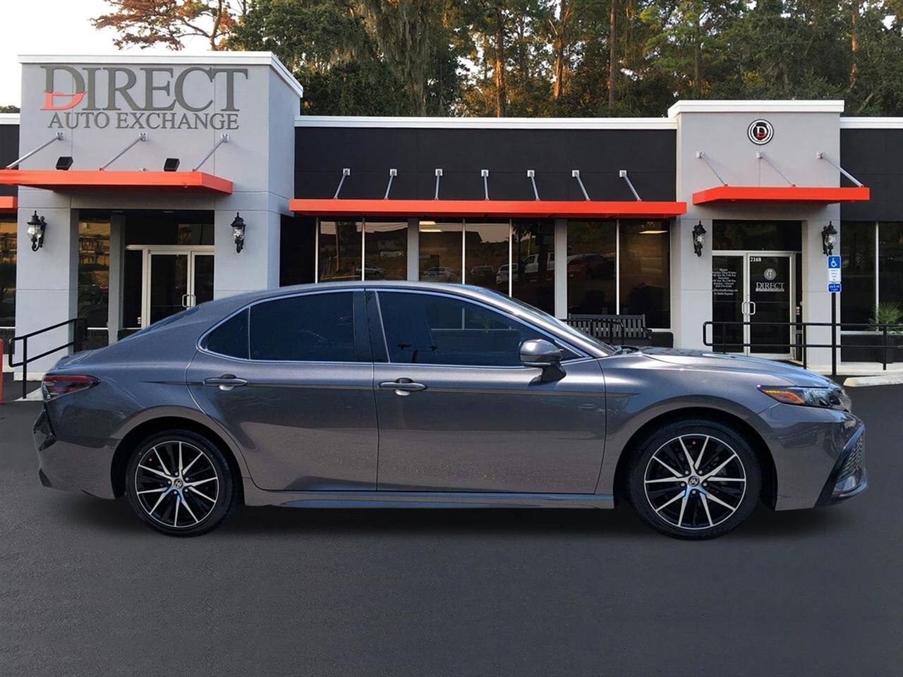 Toyota Camry SE 2022