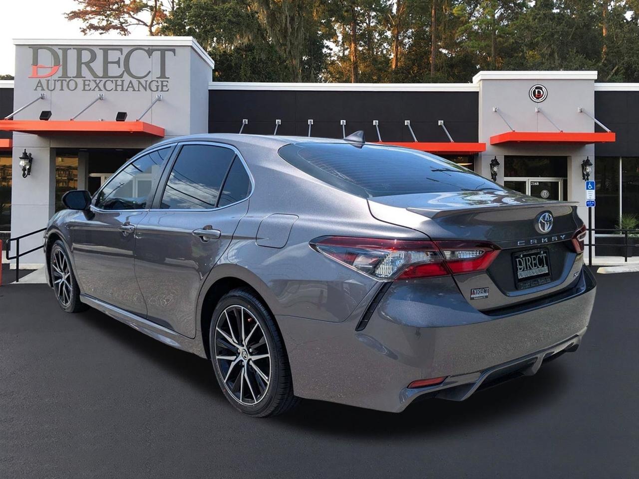 Toyota Camry SE 2022
