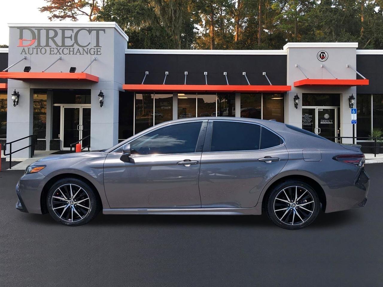 Toyota Camry SE 2022