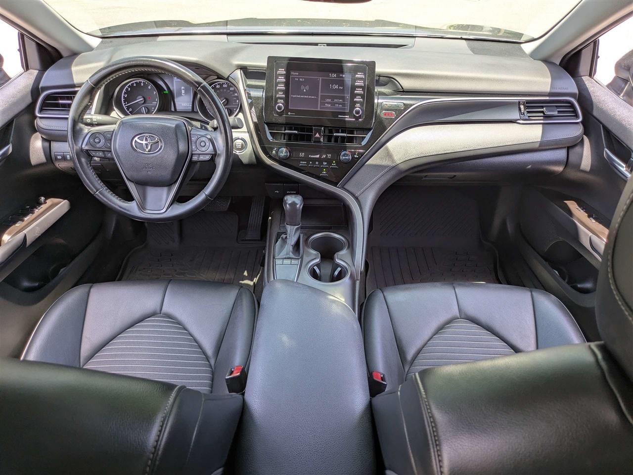 Toyota Camry SE 2022