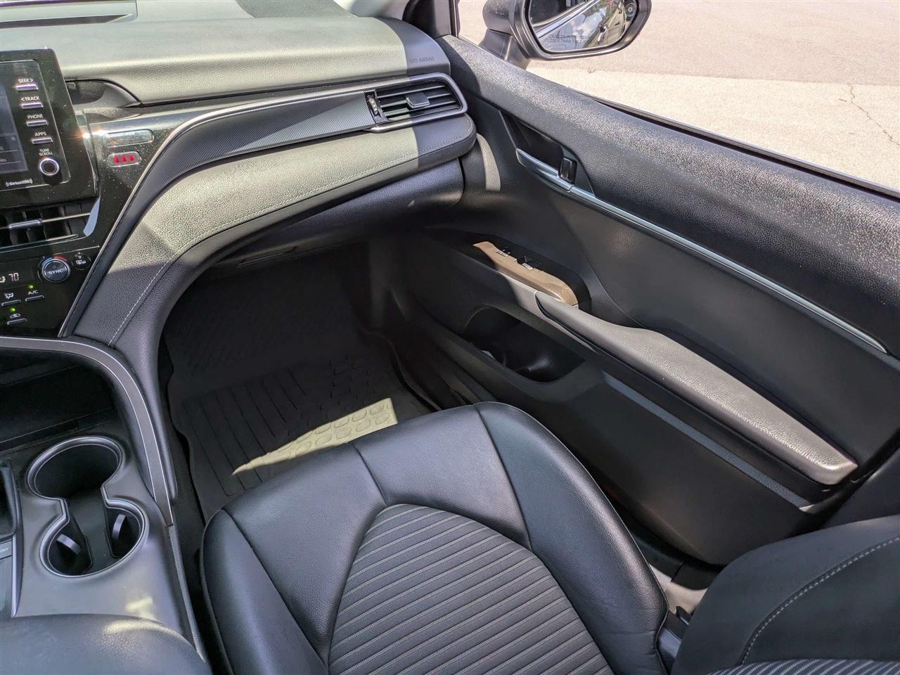 Toyota Camry SE 2022