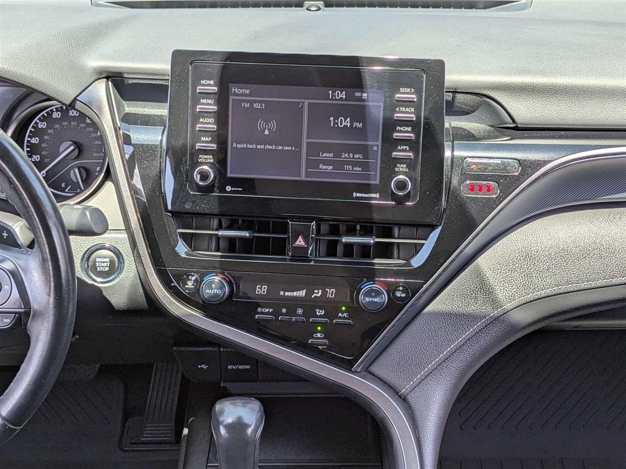 Toyota Camry SE 2022