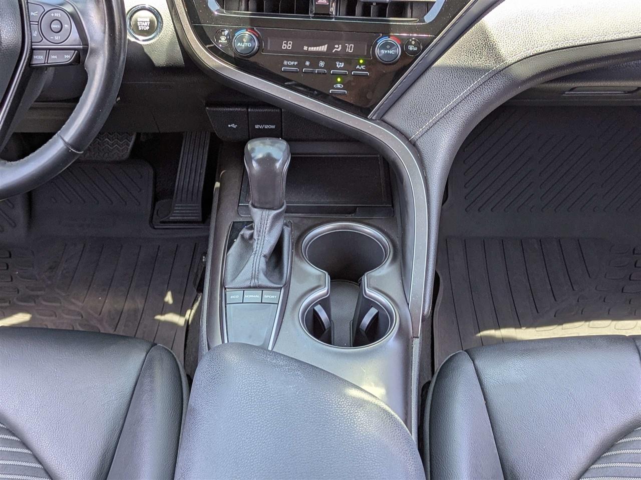 Toyota Camry SE 2022