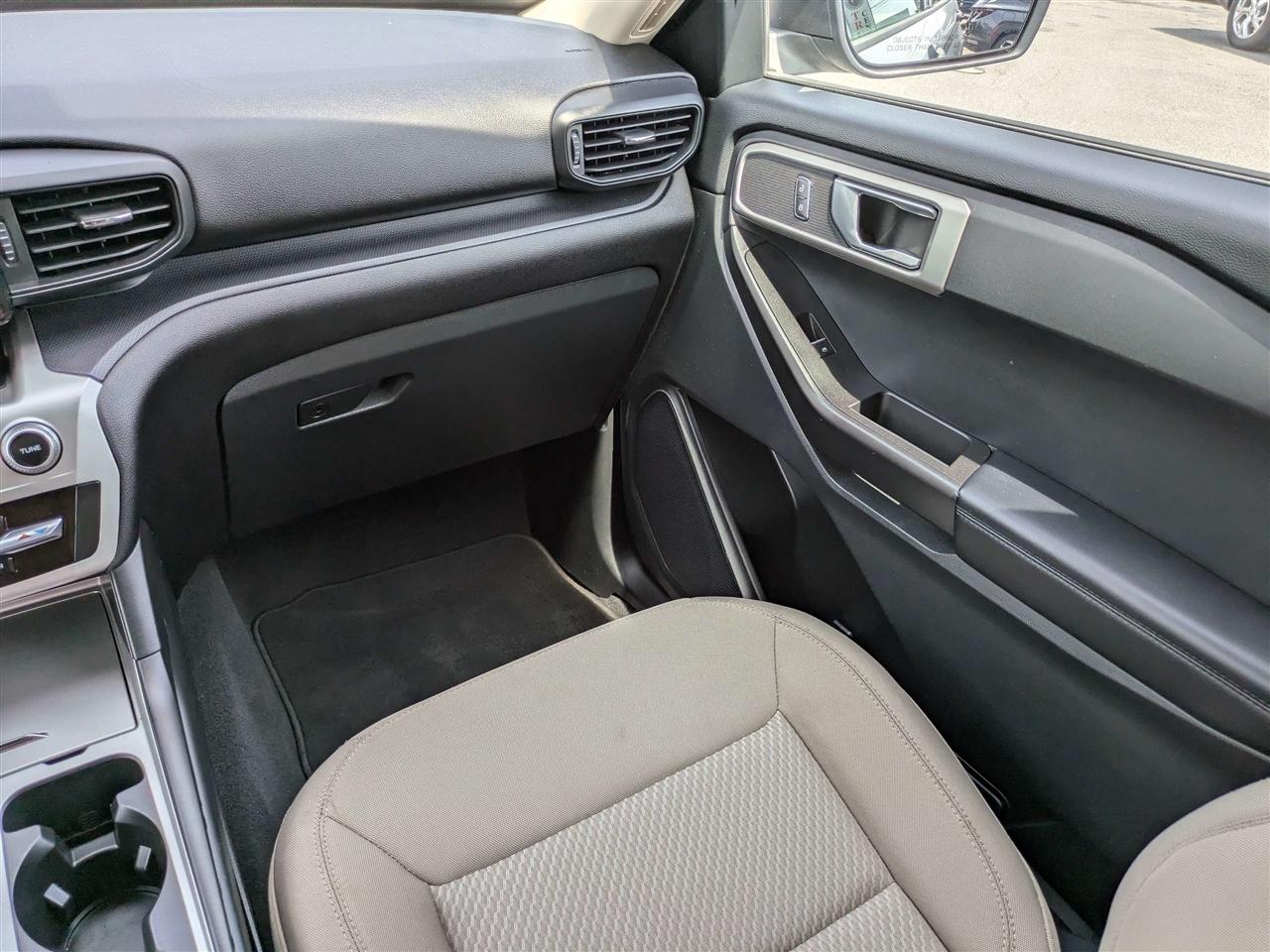 Ford Explorer Base AWD 2022