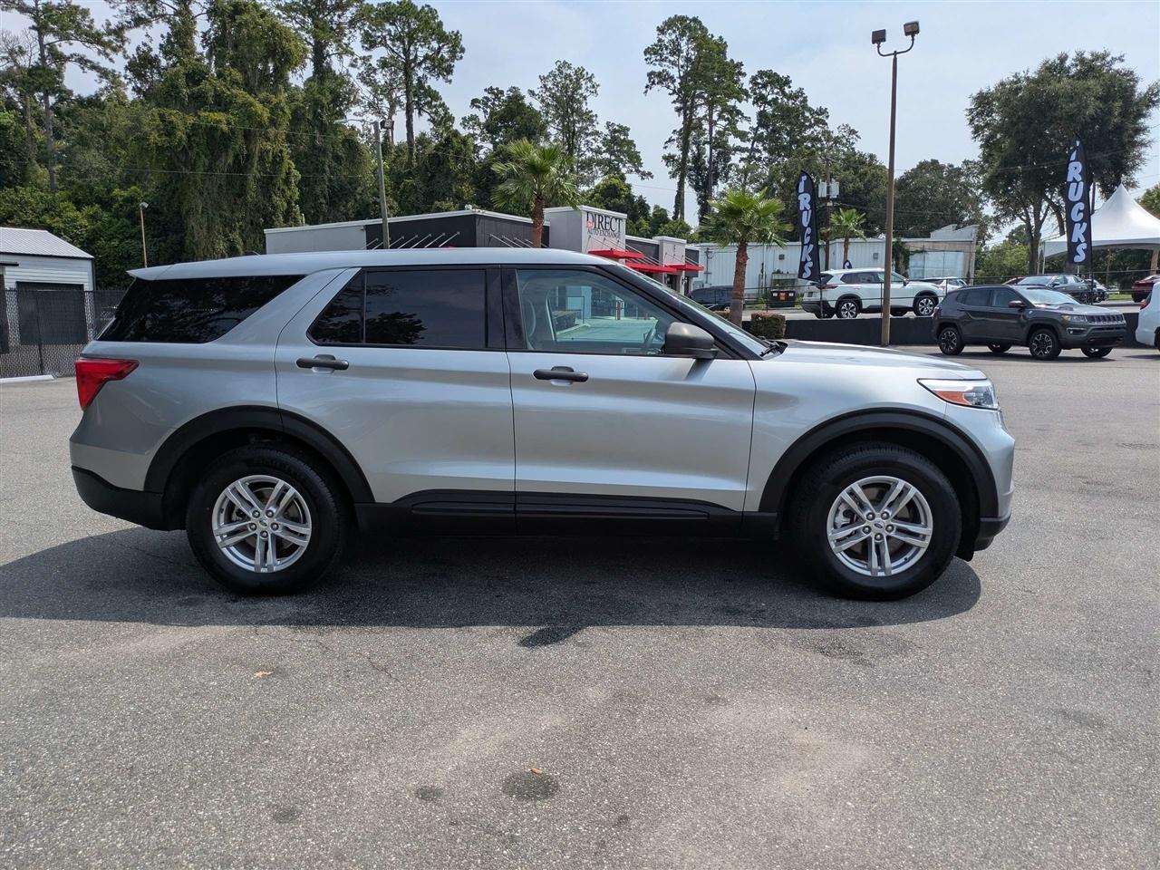 Ford Explorer Base AWD 2022