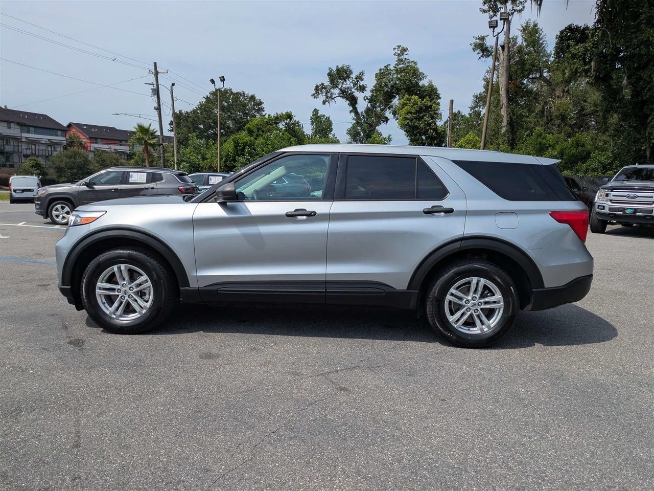 Ford Explorer Base AWD 2022