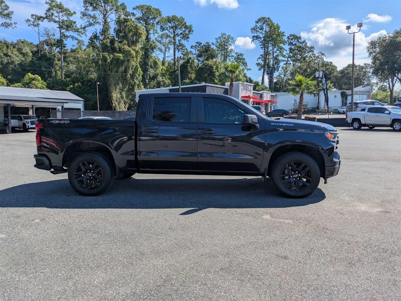 Chevrolet Silverado 1500 Custom Crew Cab 4WD 2022
