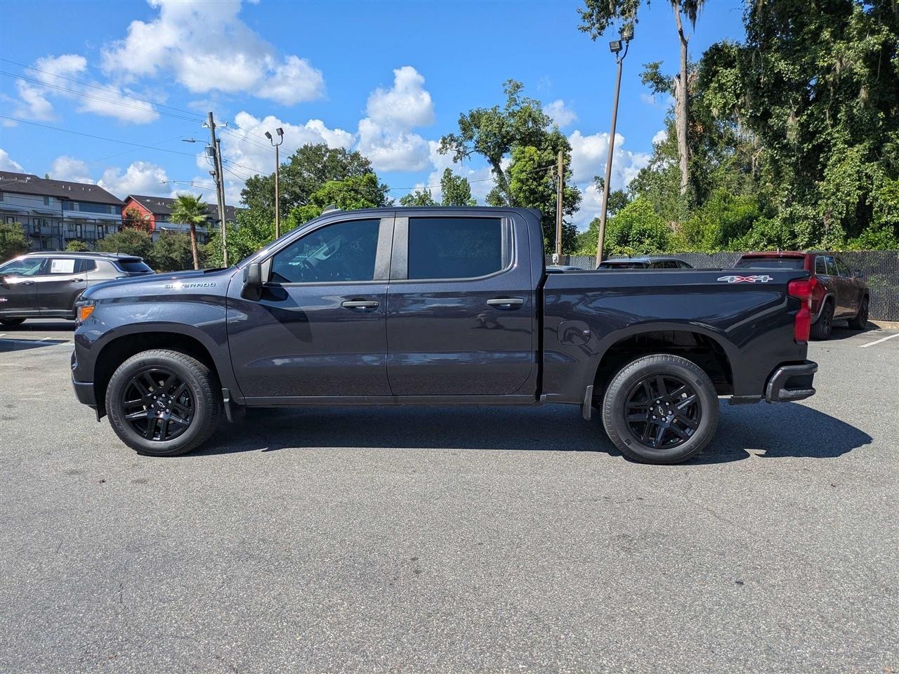Chevrolet Silverado 1500 Custom Crew Cab 4WD 2022
