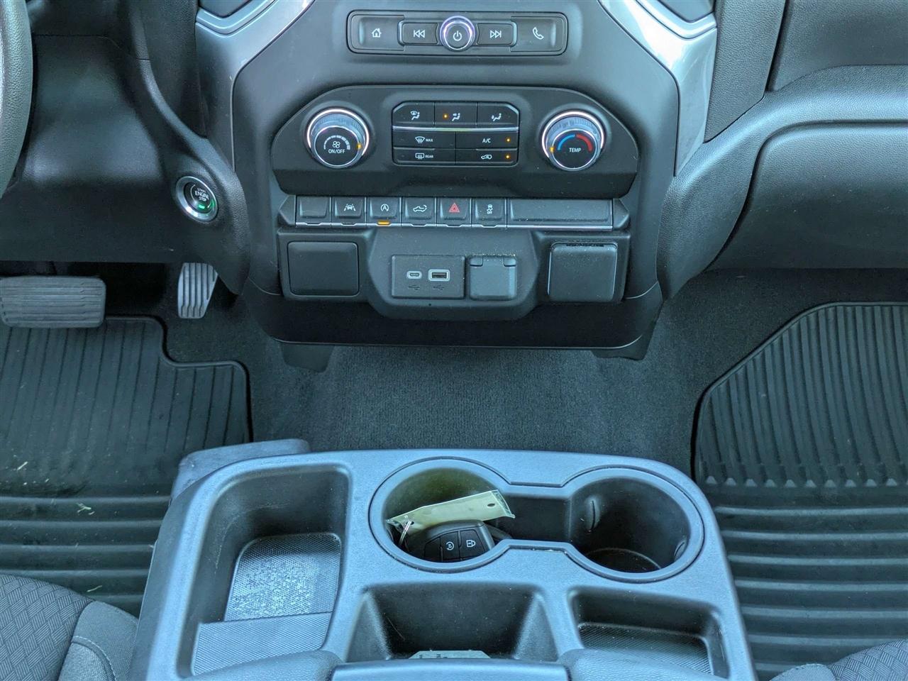 Chevrolet Silverado 1500 Custom Crew Cab 4WD 2022