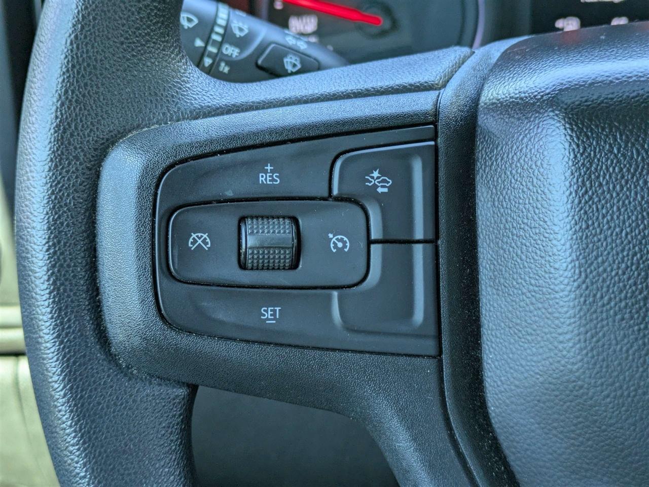 Chevrolet Silverado 1500 Custom Crew Cab 4WD 2022