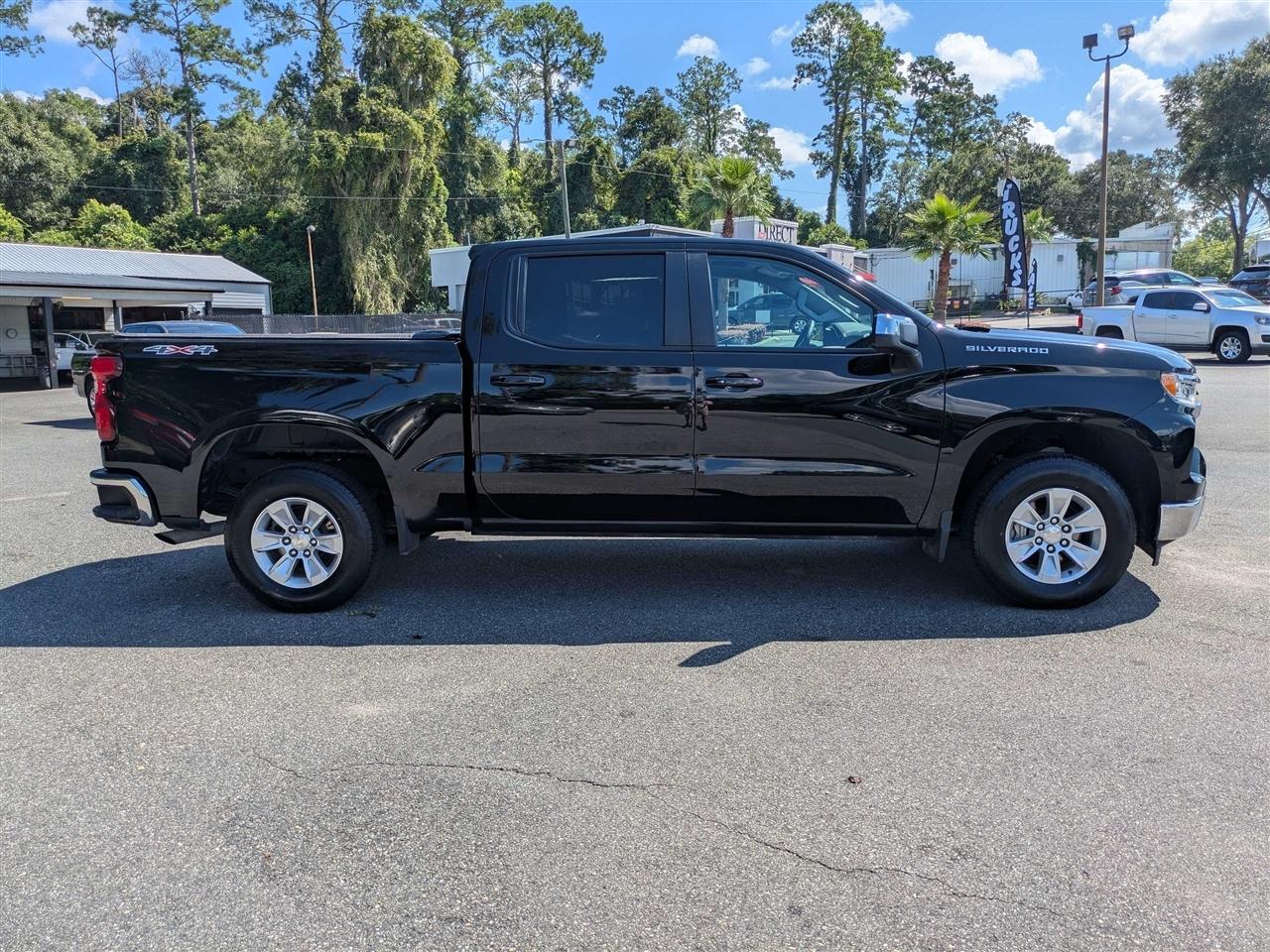 Chevrolet Silverado 1500 LT Crew Cab 4WD 2023