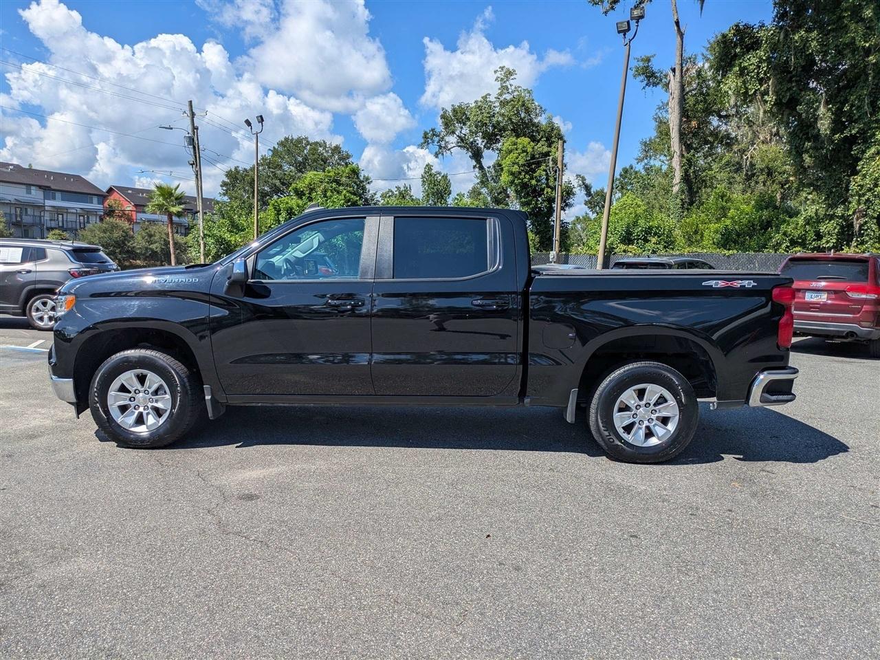 Chevrolet Silverado 1500 LT Crew Cab 4WD 2023