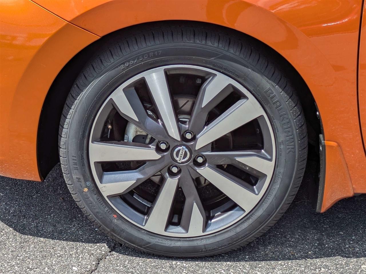 Nissan Versa SR 2021
