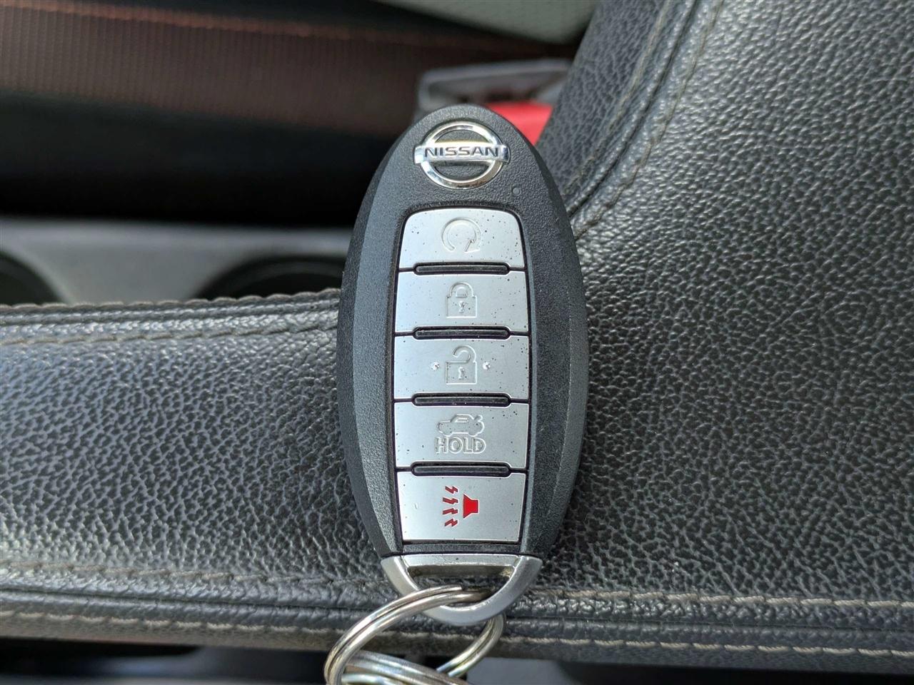 Nissan Versa SR 2021
