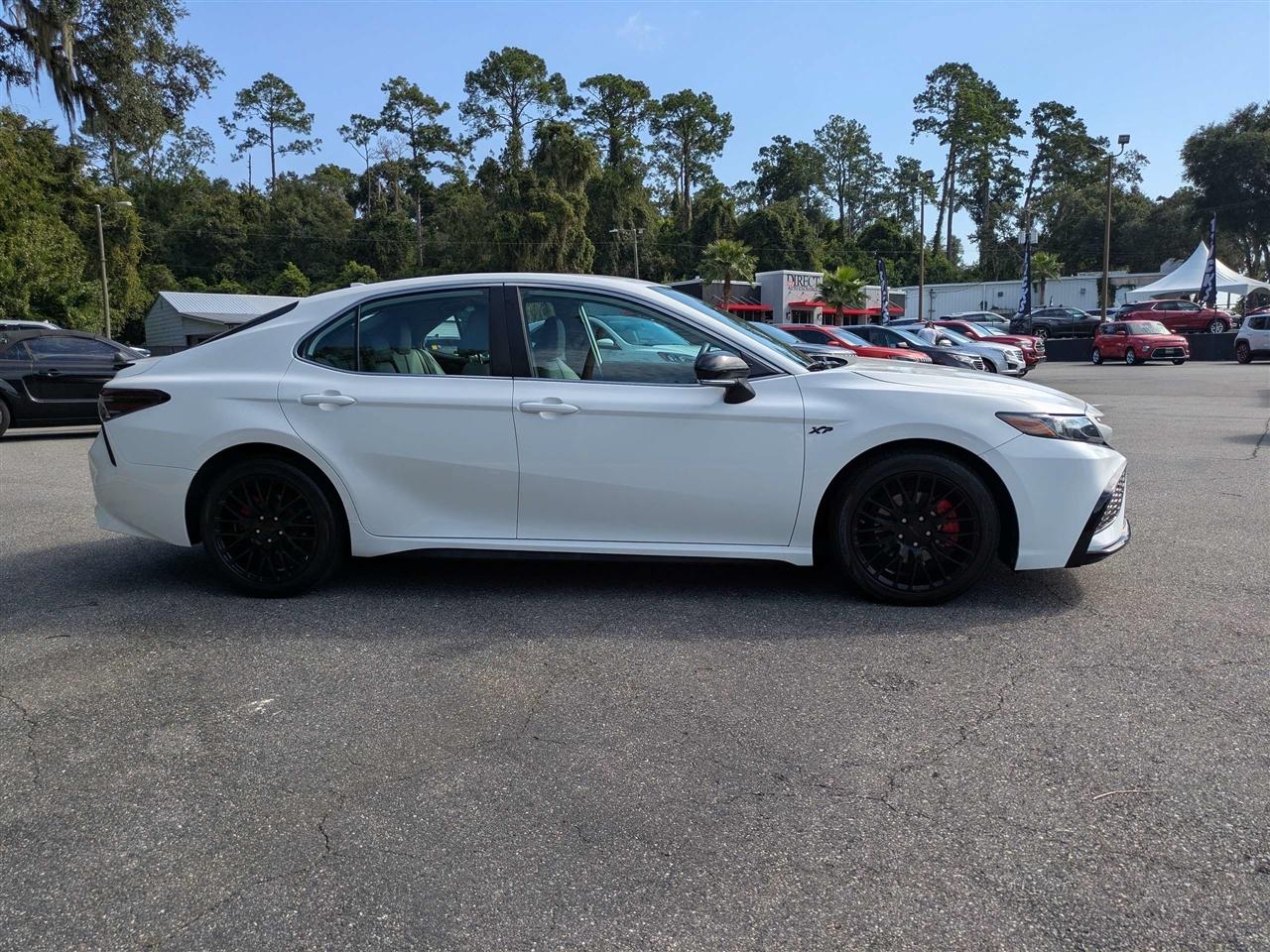 Toyota Camry SE 2024