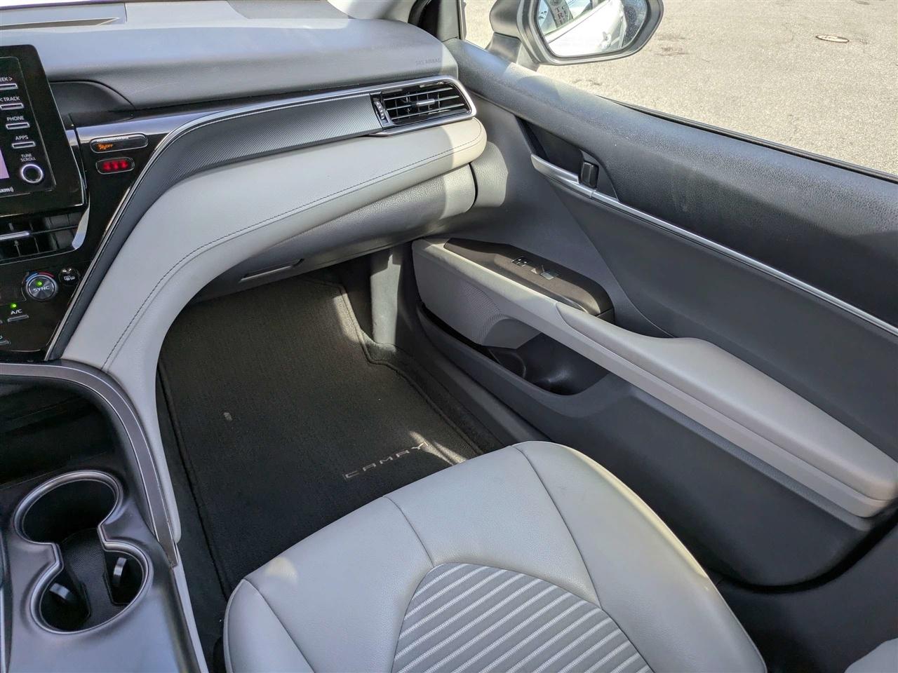 Toyota Camry SE 2024