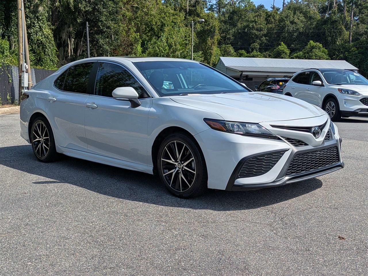 Toyota Camry SE 2023