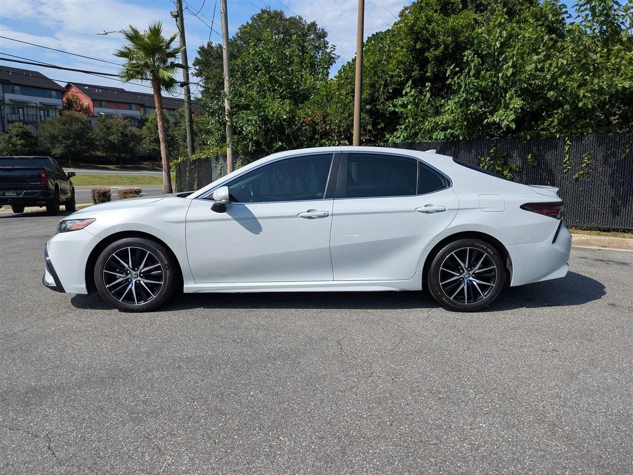 Toyota Camry SE 2023