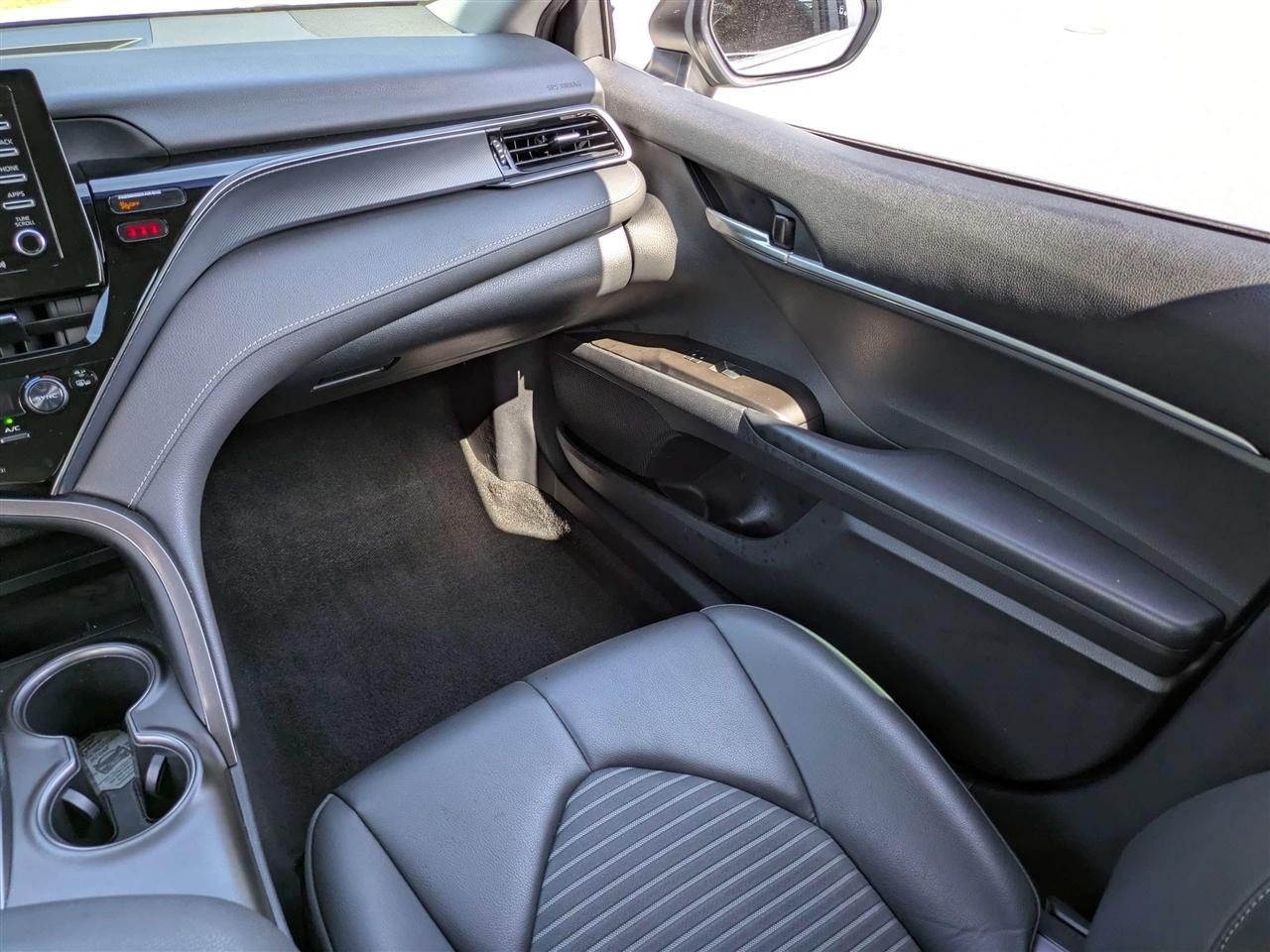 Toyota Camry SE 2023
