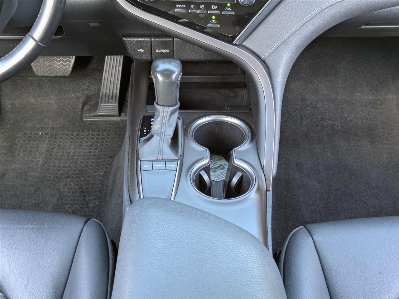 Toyota Camry SE 2023