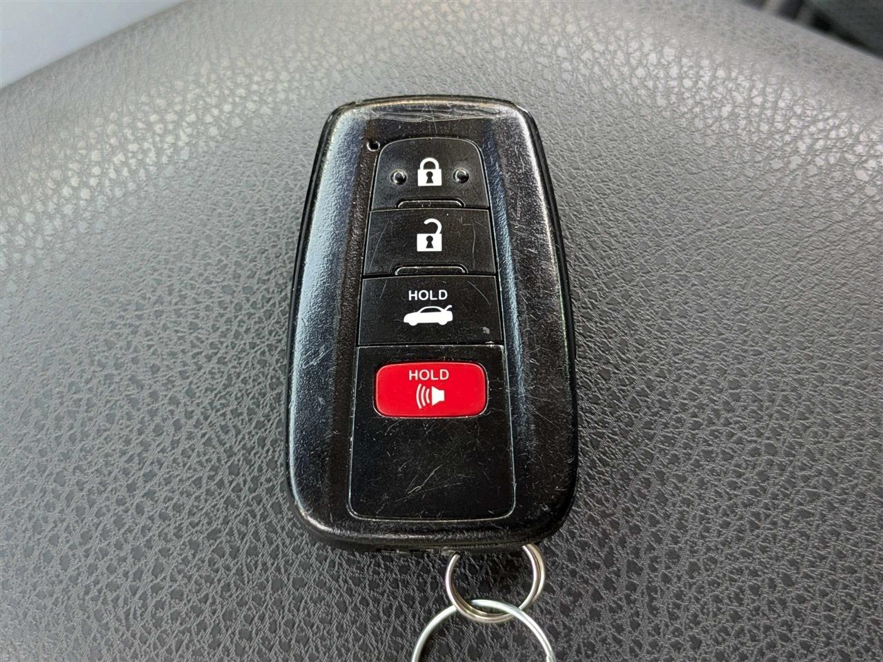 Toyota Camry SE 2023