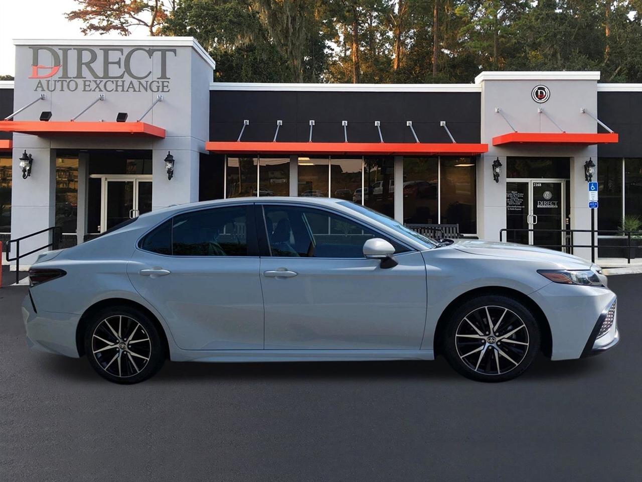 Toyota Camry SE 2023