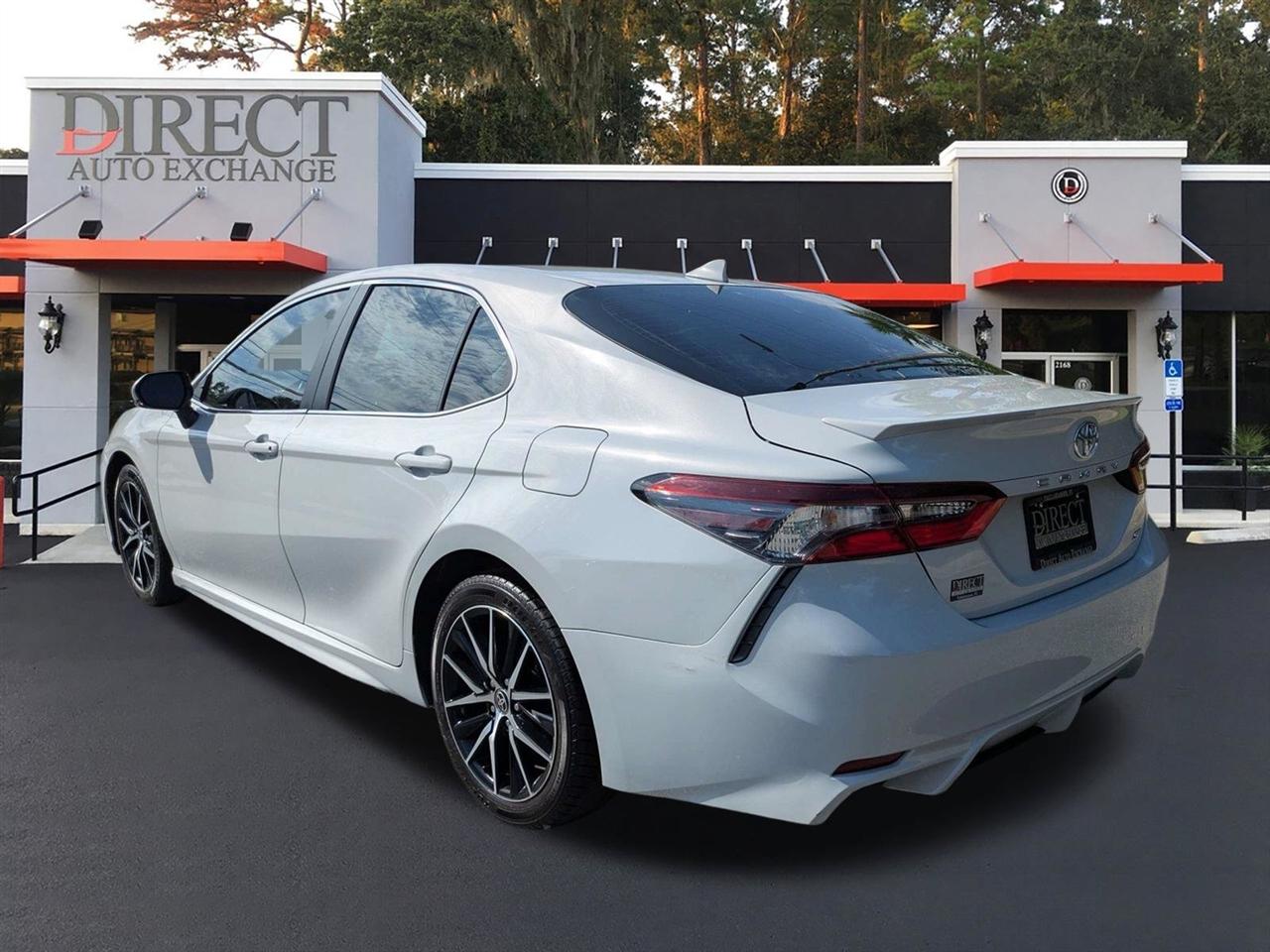 Toyota Camry SE 2023
