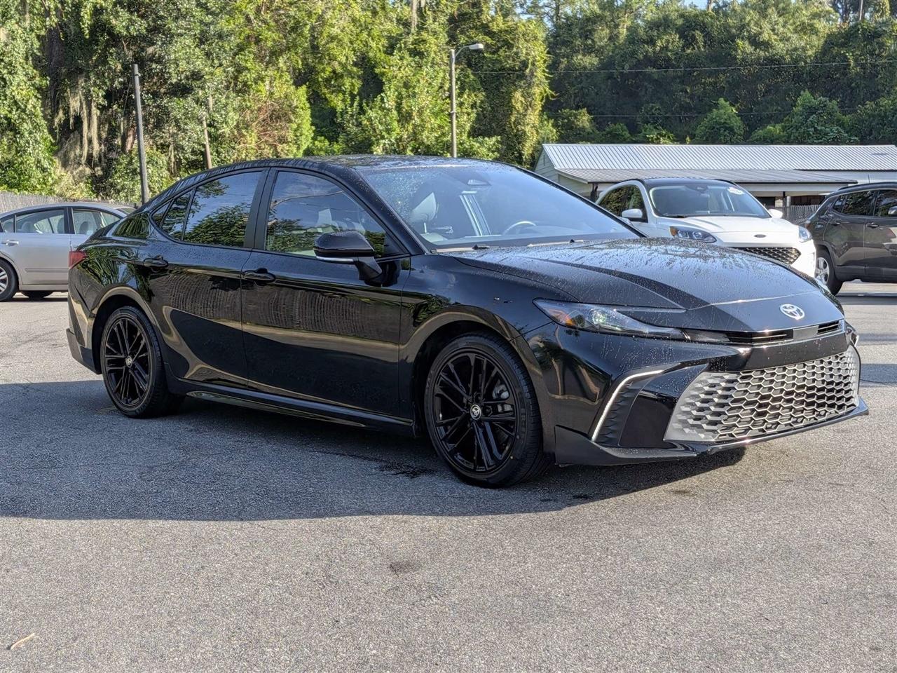 Toyota Camry Hybrid XLE 2025