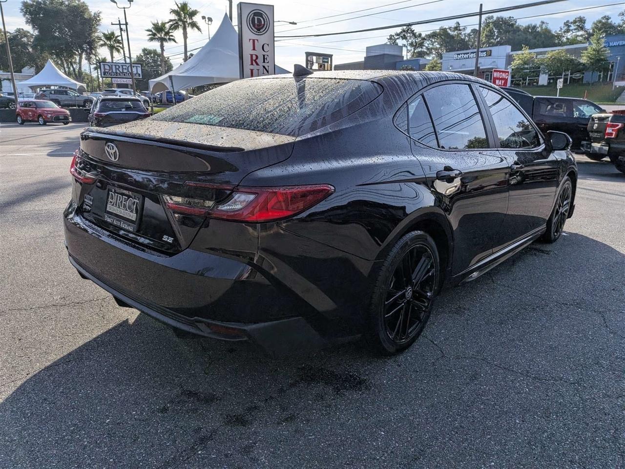 Toyota Camry Hybrid XLE 2025