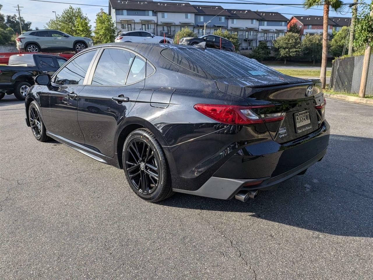 Toyota Camry Hybrid XLE 2025